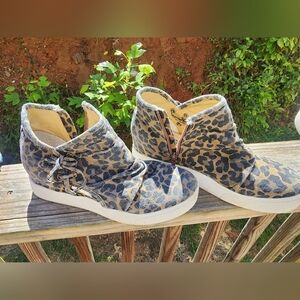 EUC Leopard print wedge sneakers. Size 8.5